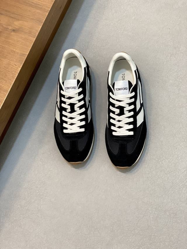 Tomf Ord Herren-Sneaker Im Schlichten Low-Cut-Design Mit Flie Enden Linien Und F