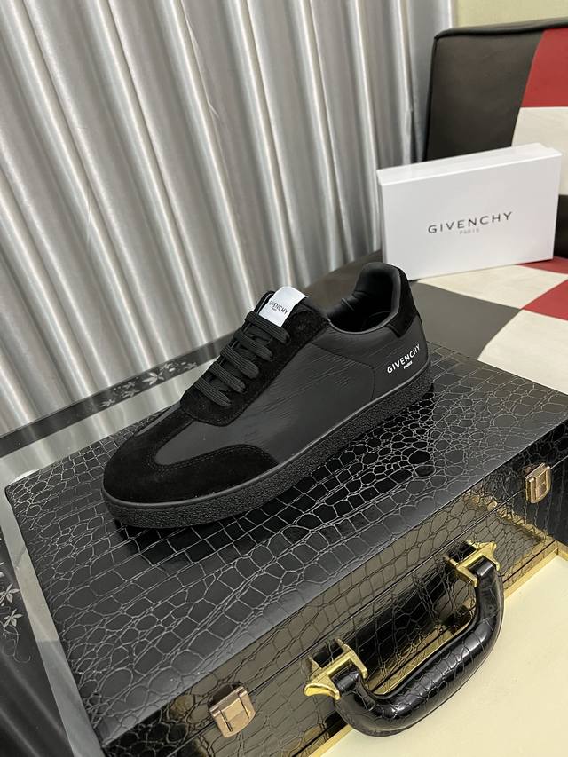 Fabrikpreis Pro Paar: Givenchy Freizeitsneaker Obermaterial: Gewaschenes Nappale