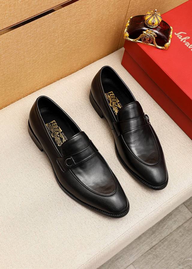 Marke: Ferragamo Freizeitschuhe Standardgr En: 39-44 38045.46 Ma Anfertigung Mat