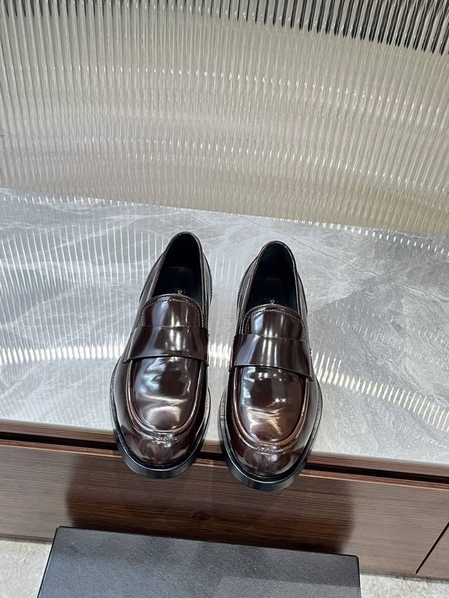 D&G Dolce & Gabbana Gl Nzende Leder-Loafer F R Herren, Ein Elegantes Und Moderne