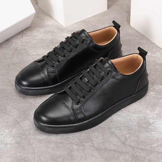 Mit Einem Klick Versandfertig, Kann Umgetauscht Werden. Neue Christian Louboutin