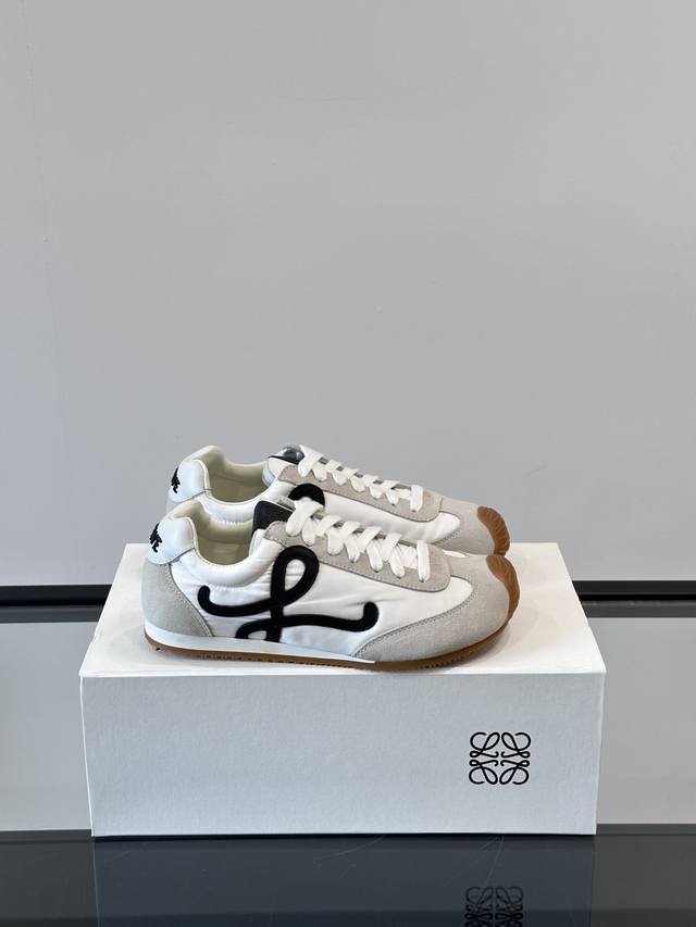 Loewe Neue Version Der Sneaker Mit Gro Em Schuhkopf Ballet Runner 2.0, Das Desig