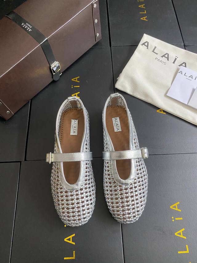 Silberfarbenes Ledermodell Alaia Laufstegmodell Mit Flachem Ballerina-Absatz! S