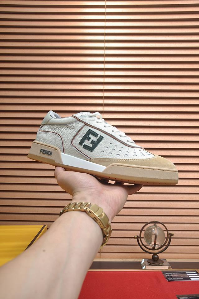 Fabrikpreis Fendi Fendi Neueste Paarmodelle Viele Stars Tragen Das Gleiche Model