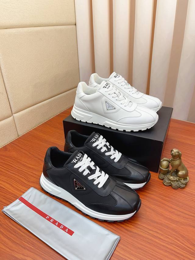 Tats Chlicher Preis: Hochwertige Neue Prada-Schuhe, Gleichzeitig In Den Gesch Ft