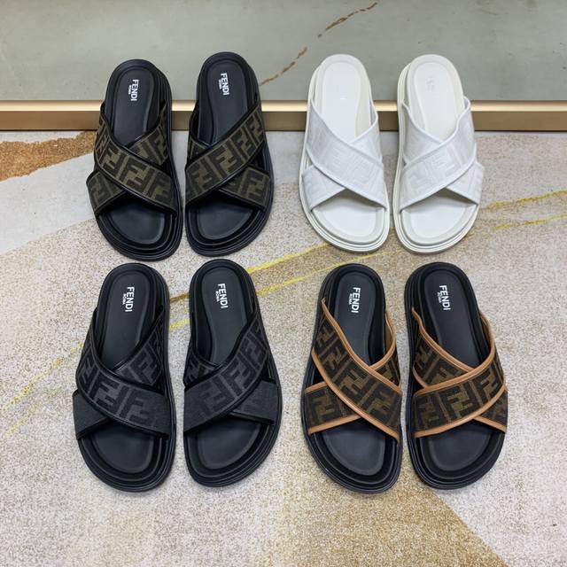 Das Neueste Modell Ist Jetzt Erh Ltlich: Fendi Herren-Flip-Flops Mit Kleinen Mon