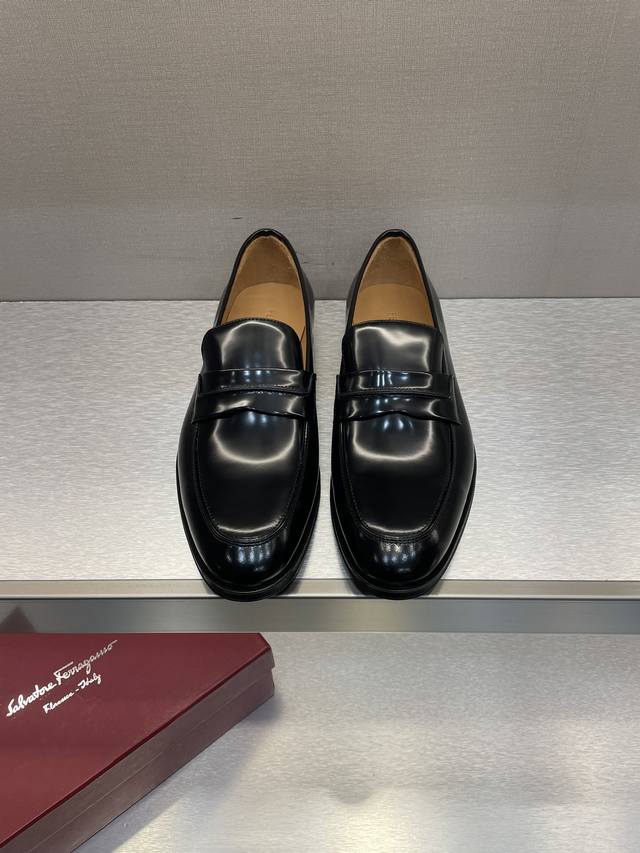 Ferragamo Herren Rindsleder Diese Herren-Loafer Sind Aus Importiertem Rindsleder