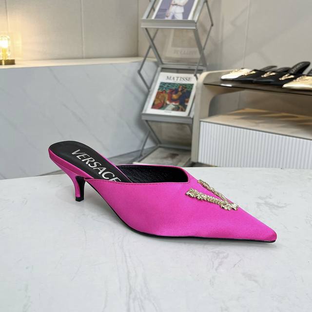 35 42 Neue Muellerschuhe Von Versace, Seidenstoff, Innenfutter Aus Schafsleder,