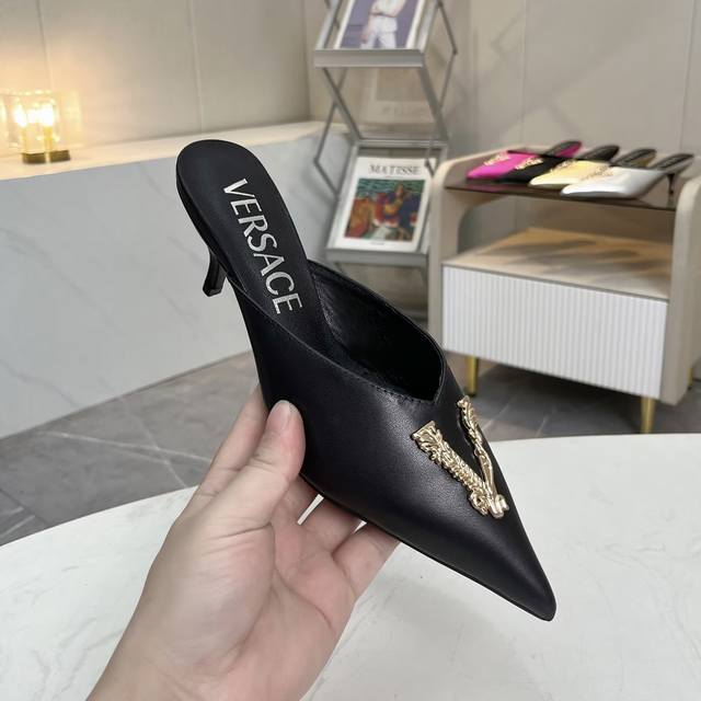 35-42 Gr E Versace Neue Mules, Obermaterial Rindsleder, Innenfutter Lammfell, Gu