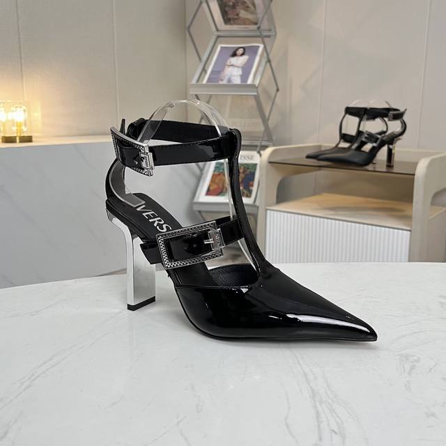 35-42 Gr E Versace Neue Spitze Sandalen Mit Breitem Absatz, Obermaterial Aus Lac