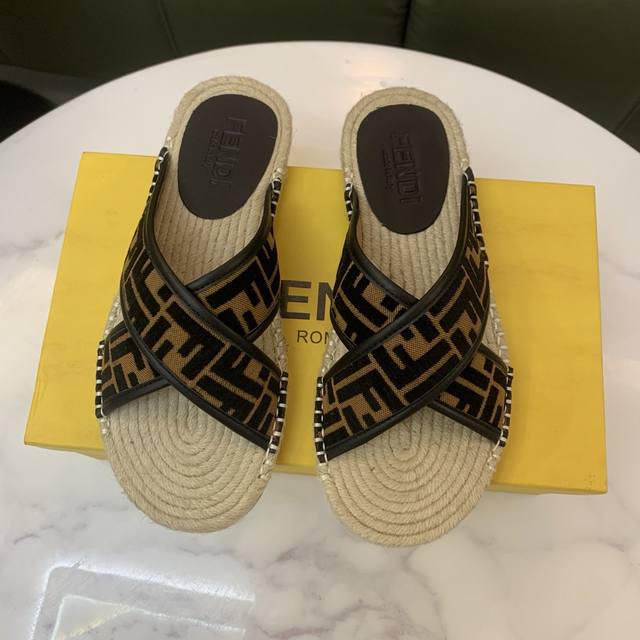 Fabrikpreis Hochwertige Version.Fendi Herren-Slipper, Hochwertig Und Edel, Vergl
