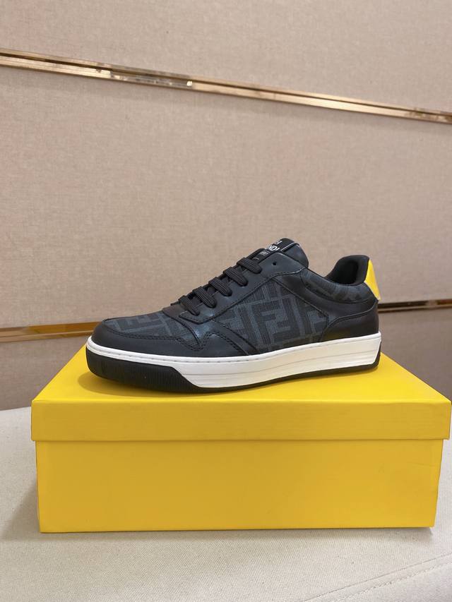 Fendi Fendi, Neues Modell, Obermaterial Aus Importiertem Rindsleder, Innenfutter