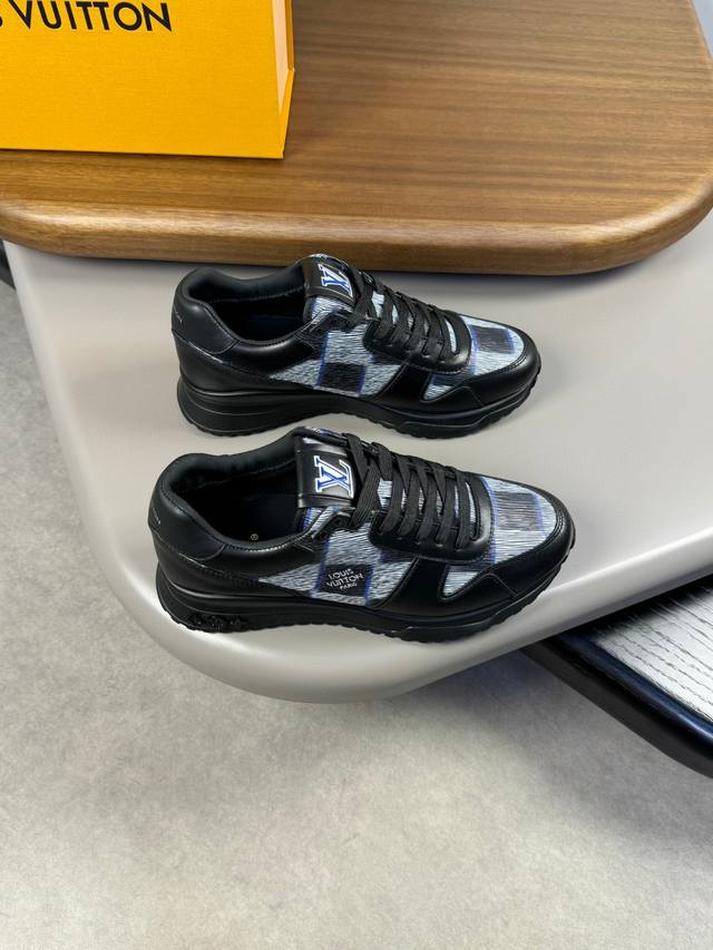 L.V Run Away Sneakers: Diese Run Away Sneakers Sind Aus Atmungsaktivem Originalm