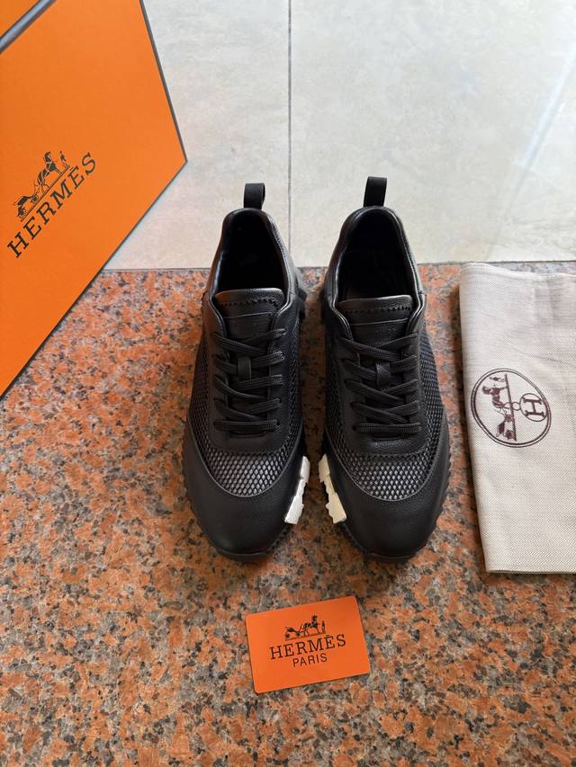 2025 Neue Sommer-Mesh-H-Modelle, Neue Herren-Freizeit-Sportschuhe Aus Der Verkau