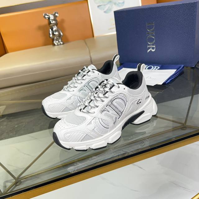 Die Dior Chrono Sneakers Sind Eine Neuheit Aus Der Herbstkollektion 2024 Und Int