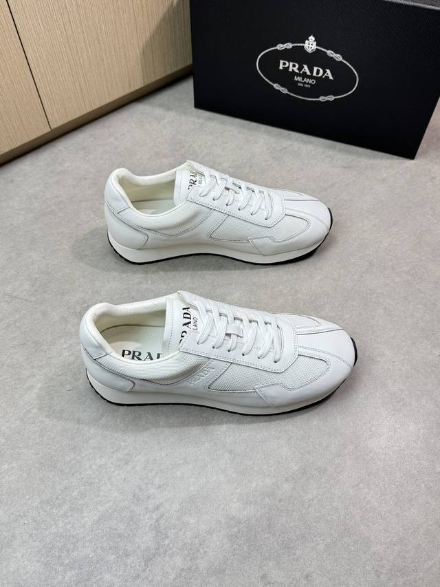 Prada Prada Hochwertige Original-Freizeit-Sneaker Obermaterial: Nappa-Kalbsleder