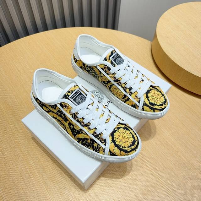 Tats Chlicher Preis Versace Herren-Neuheit Originalqualit T, Synchron Mit Der Of