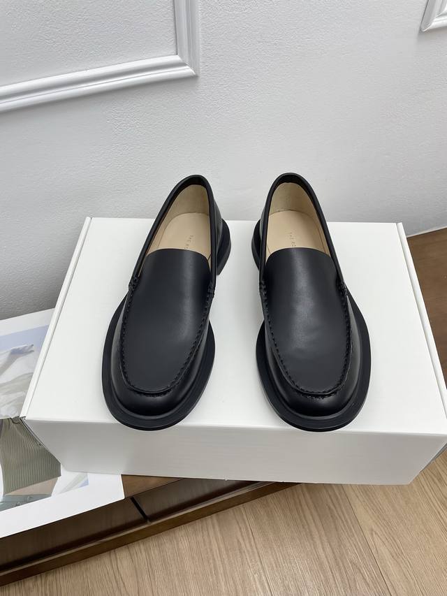 The Row 25Ss, Einfaches Paar Slipper Mit Weicher Sohle, , Retro-Look Im Minimali
