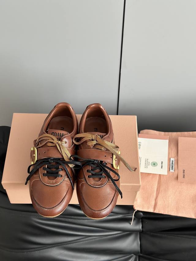 Miumi*25Ss Neue Laufstegmodelle, Abgewetzte Rindsleder-Sneaker Im Used-Look, Fre