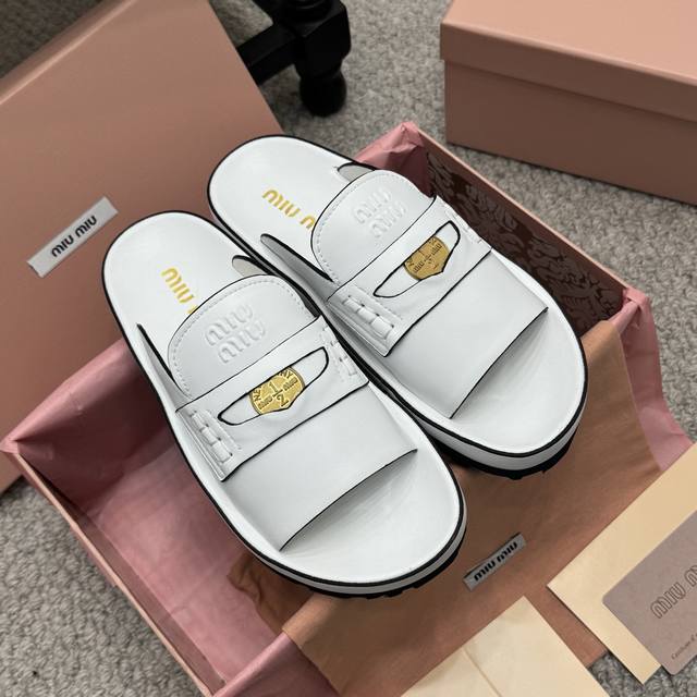 Modisches Modell 2025 Fr Hjahr/Sommer Fashion Week Miu Miu Coin Loafers Die Neu