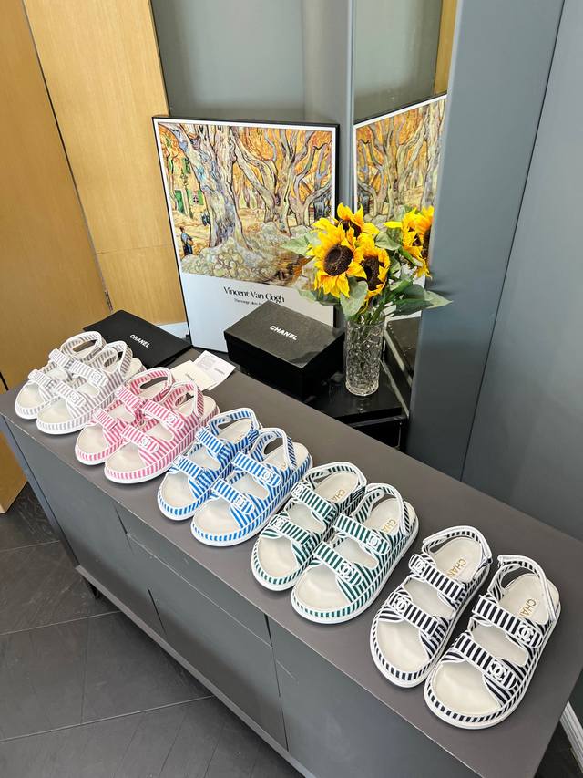 Fabrikpreis Sandalen Neues Modell Mit Kleinen Streifen In Neuen Farben, Das Ober