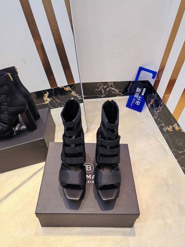 Fabrikp, * Balmain Herbst/Winter 2025 Neueste Kollektion Laufsteg Wasserdichte P