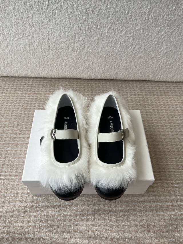 Diese Kleinen Mary Jane-Schuhe Von Ugg In Zusammenarbeit Mit Ambush Sind So Sch
