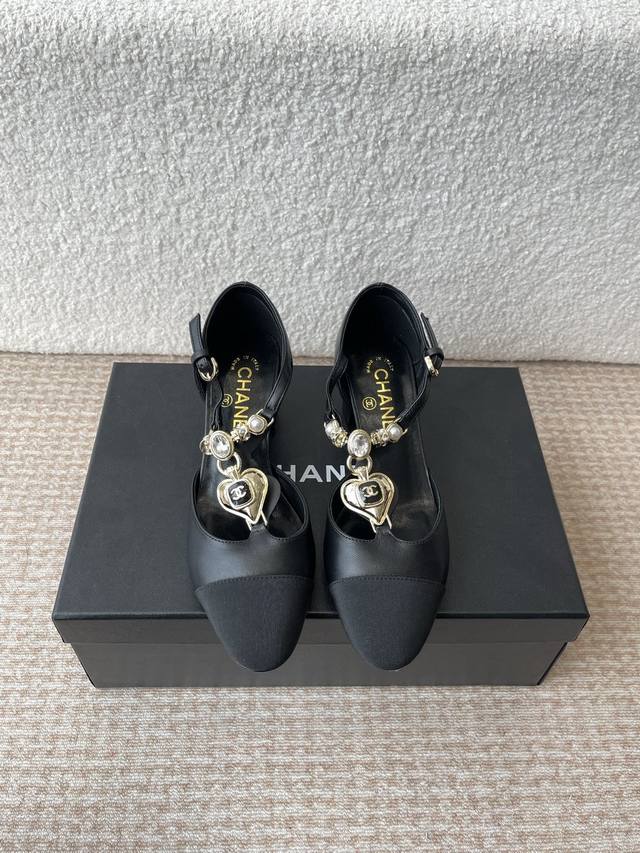 Chanel 25Ss Fr Hlingsneuheit Mary Jane-Pumps Mit Breitem Absatz, Im Retro-Stil M