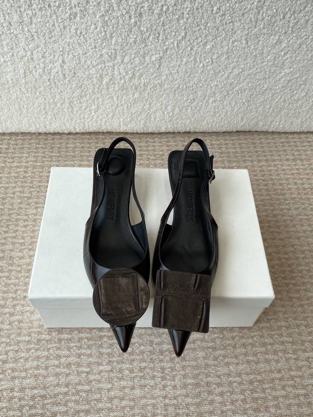 Jacquemus 25Ss Fr Hjahr/Sommer-Neuheit: Spitzige Sandalen Mit Katzenabsatz Und H