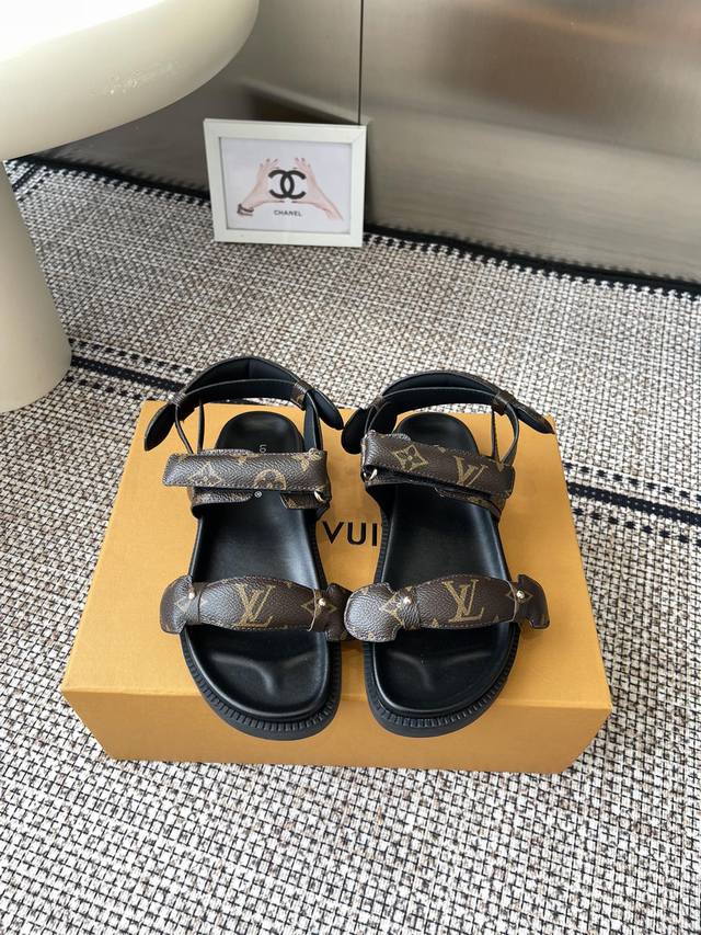 Lv 2025 Fr Hjahr/Sommer-Sandalen Im Strandlook Originalform Lv-Metalllogo-Verzie