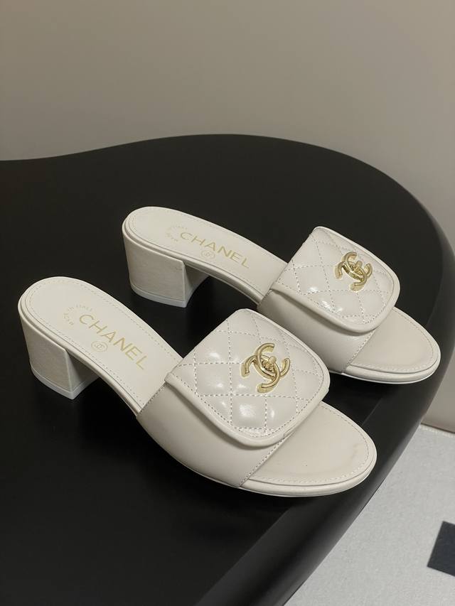 25Fw Neue Fr Hjahr/Sommer-Modelle Von Chanel: Klassische Flip-Flops Mit Klappver