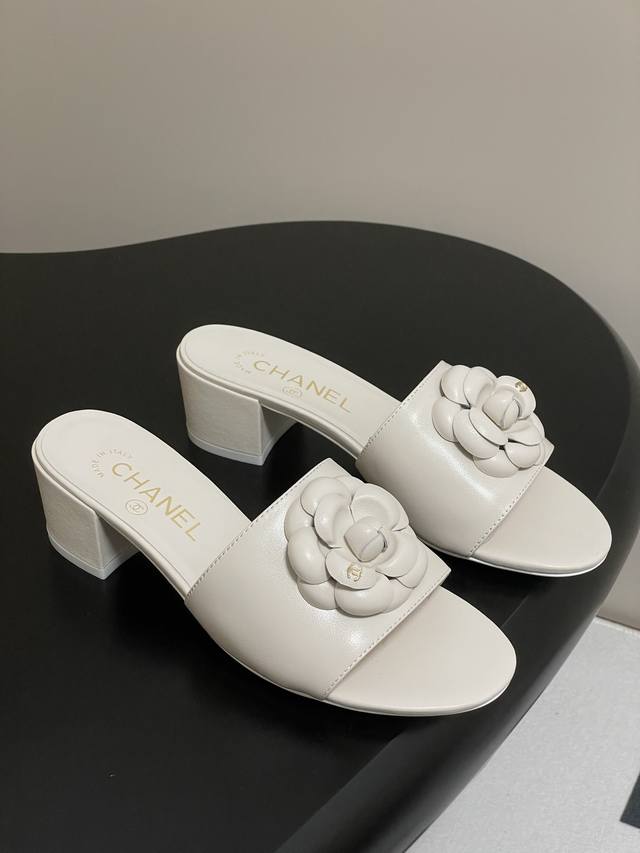 25Ss Neue Fr Hjahr/Sommer-Modelle Chanel Kleine Camellia Classic Flip-Flops C Kl