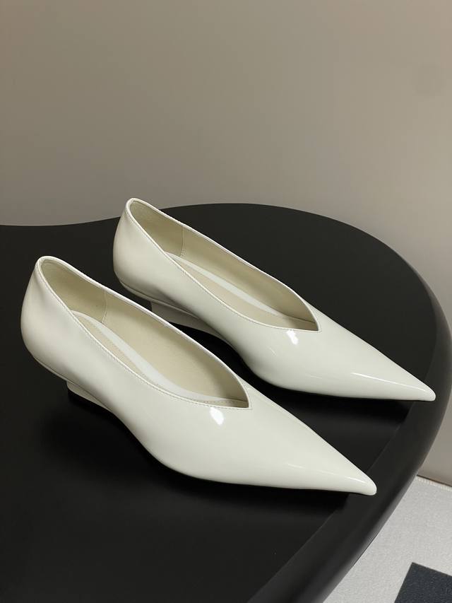 Toteme 25S Neue Retro-Pumps Mit Keilabsatz Und Spitzer Zehenpartie F R Fr Hjahr/