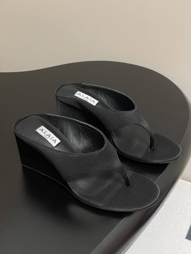 25Ss Fr Hlingsneuheit Alaia W Rfelabsatz-Mules Aus Satin Mit Zehensteg Und Hohen