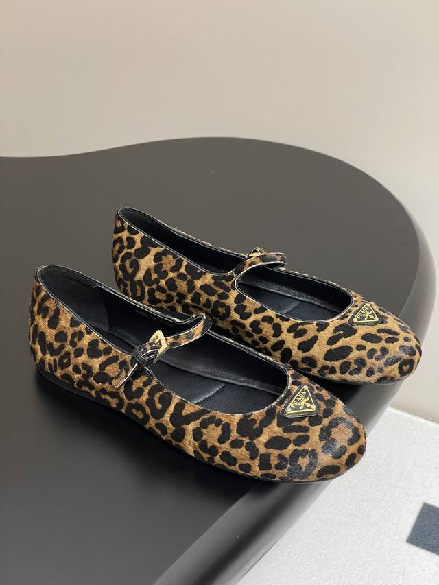 Mit Flugzeugkarton 25Ss Fr Hlingsneuheit Prada Leopardenmuster-Ponyfell-Flache S
