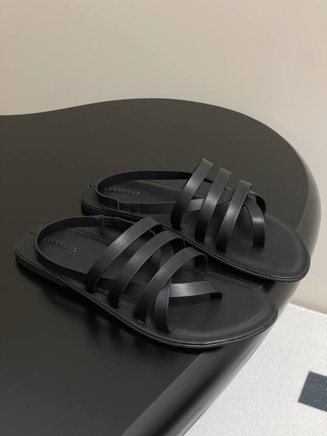 The Row 25Ss Fr Hjahr/Sommer-Neuheit Leder-R Mersandalen Dieses Modell Ist Von R