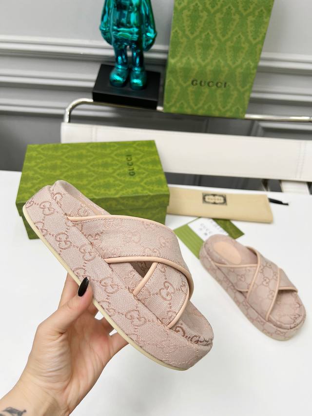 Gucci Damen, Neues Modell Gg, Gekreuzte Vorderkappe, Plateausandalen Das Ikonisc