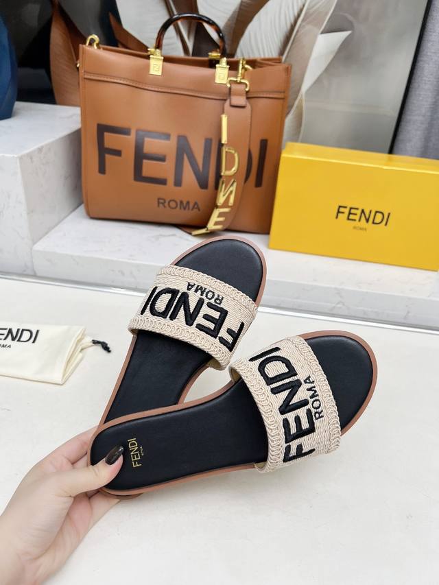 Die Neuesten Sommer-Slipper Von Fendi, Original Aus Der Boutique, Material: Inne
