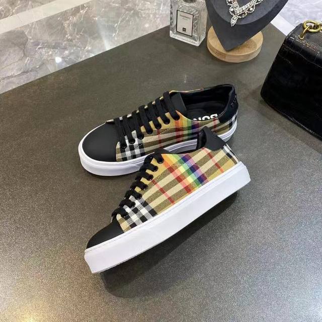 Upgrade-Version Der Italienischen Sneakers Von Burberry Mit Klassischem Vintage-