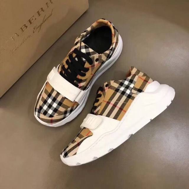 Neues Modell Von Burberry, Sneakers Im Vintage-Karomuster, Inspiriert Von Der Mo