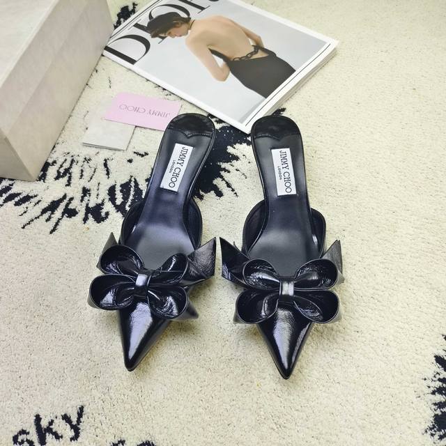 Jimmy Choo Flip-Flops Mit Blumenmuster, Modisch Und Vielseitig Kombinierbar Dies