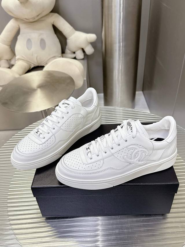 Chanel Chanel 25A, Die Neuesten Wei En Schuhe!Original Gekauft, Entwickelt Und H