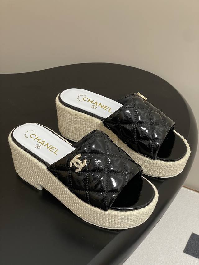 25Fw Kleine Chanel-Sandalen Mit Doppel-C-Verschluss Und Dicker Sohle Vielseitige