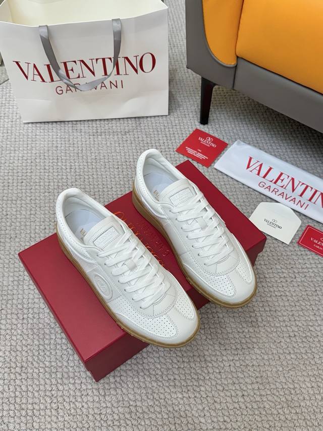 Valentino Neue Low-Top-Sneaker, Gleichzeitig In Den Gesch Ften Erh Ltlich Profes