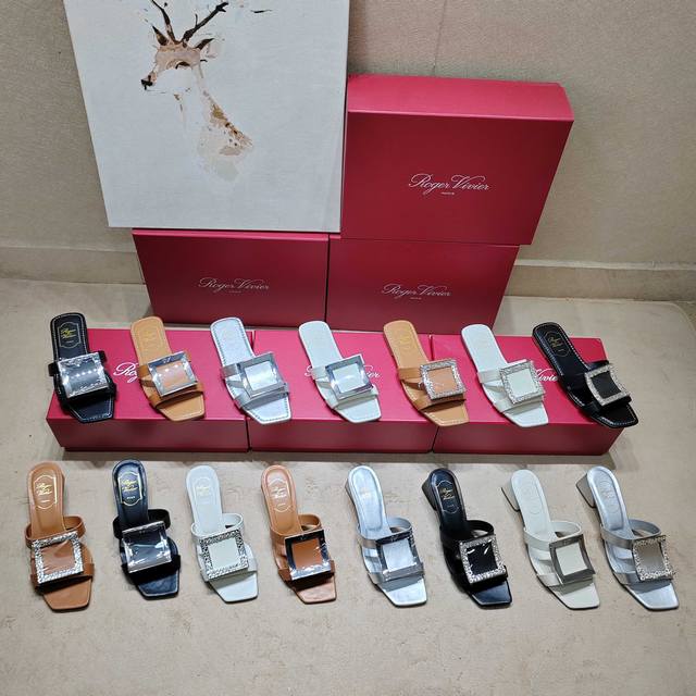 Neue Luxus-Sandalen Mit Strassverschluss Aus Rindsleder Aus Der Neuen Kollektion