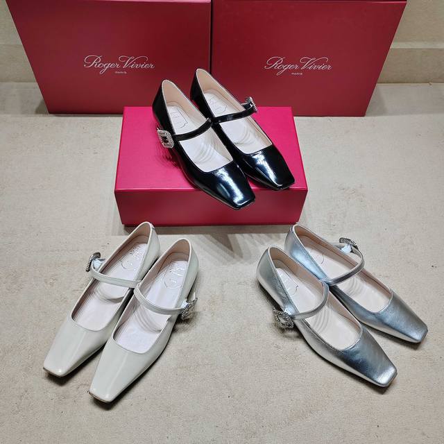 Roger Vivier 225 Roger Vivier Fr Hjahr/Sommer-Neuheit: Mary Jane-Pumps Mit Blume