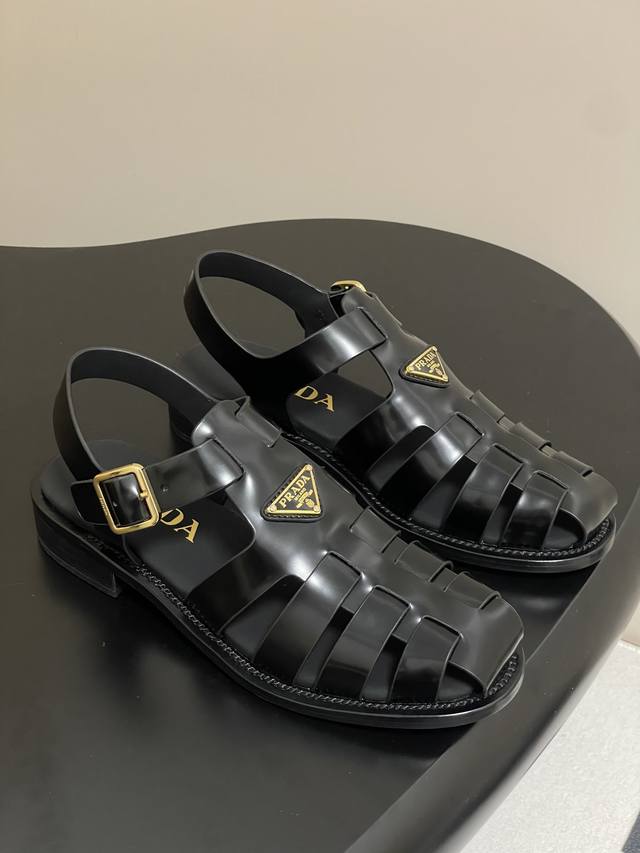 25Fw Spring/Summer New Arrival Prada Roman Flat Sandals This Sporty Sandal Reint