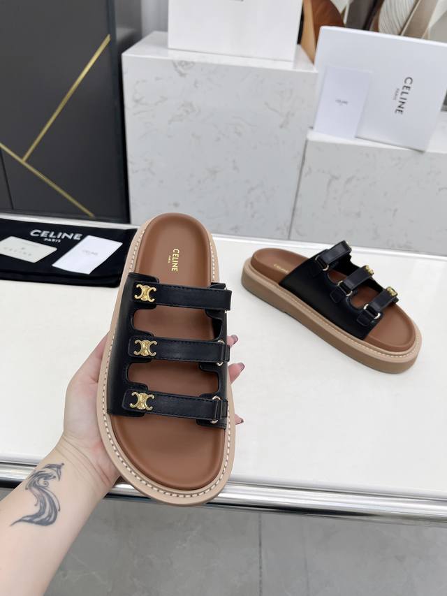 Celine New Arrival, Iconic Metal Arc De Triomphe Logo, Eye-Catching Three-Strap