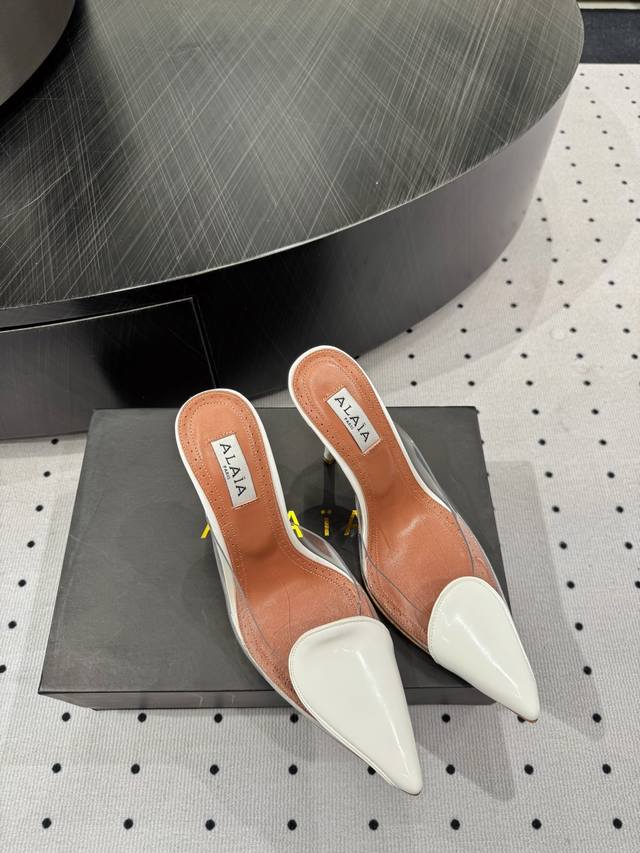 Hot New Arrival Upper: Lacquered Leather Lining: Sheepskin Sole: Cowhide Elegant