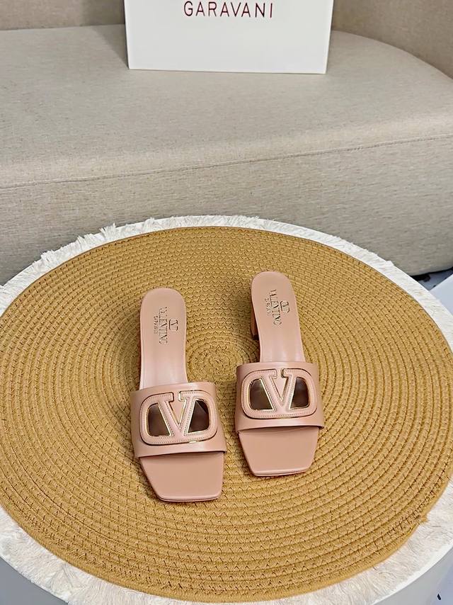 Top-Tier Edition - Genuine Leather Sole Valentino Garavani V-Logo Cut-Out 25 Lat